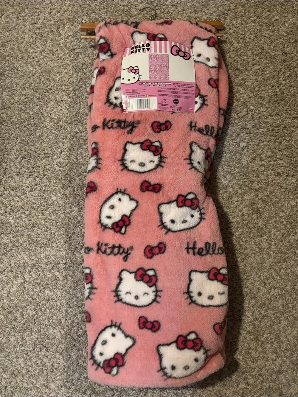 NWT Hello Kitty Pink Faux Fur Throw